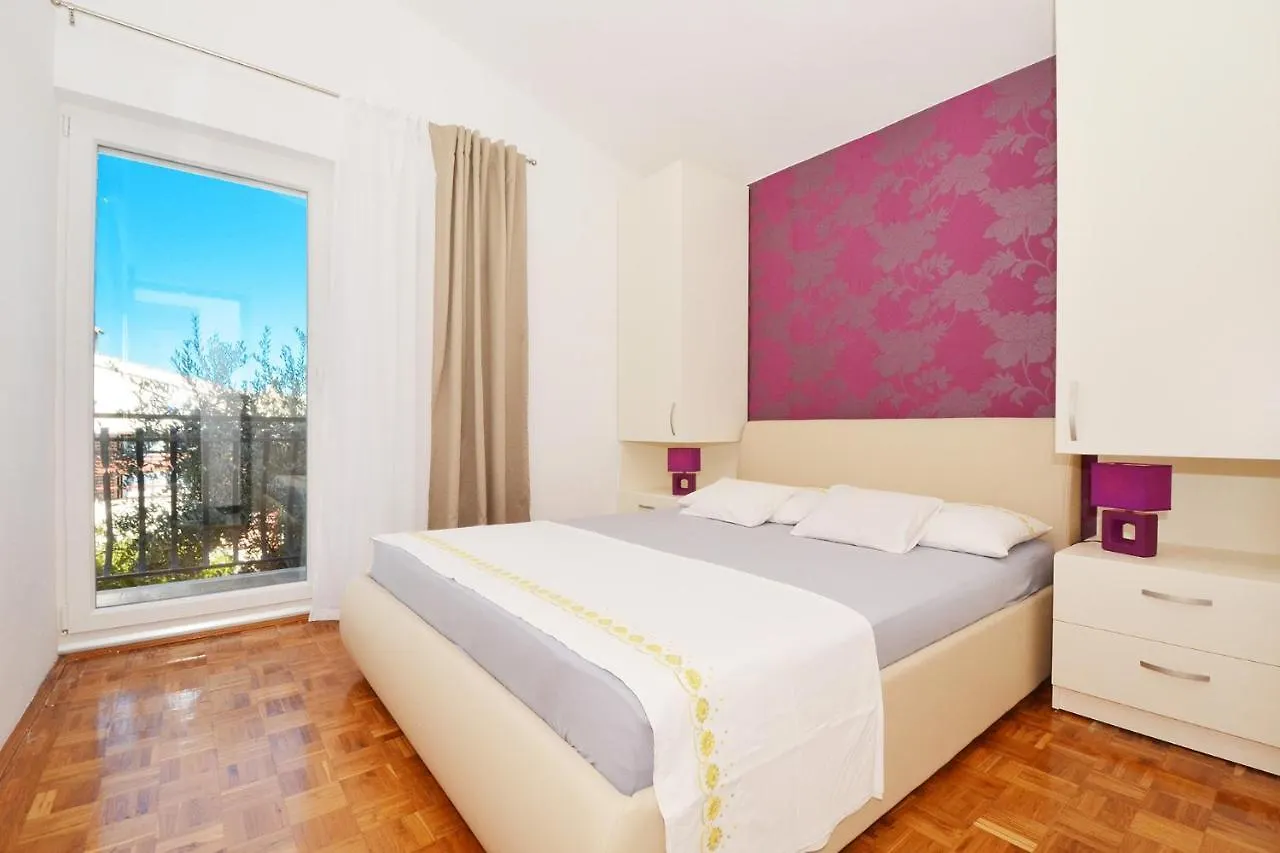 Apartment Mavarstica 16215B Trogir