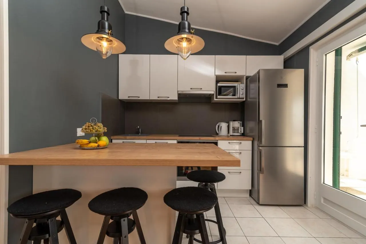 Apartment Mavarstica 16215B تروغير